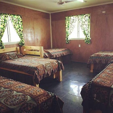 נוקואלופה The Village Backpackers מראה חיצוני תמונה