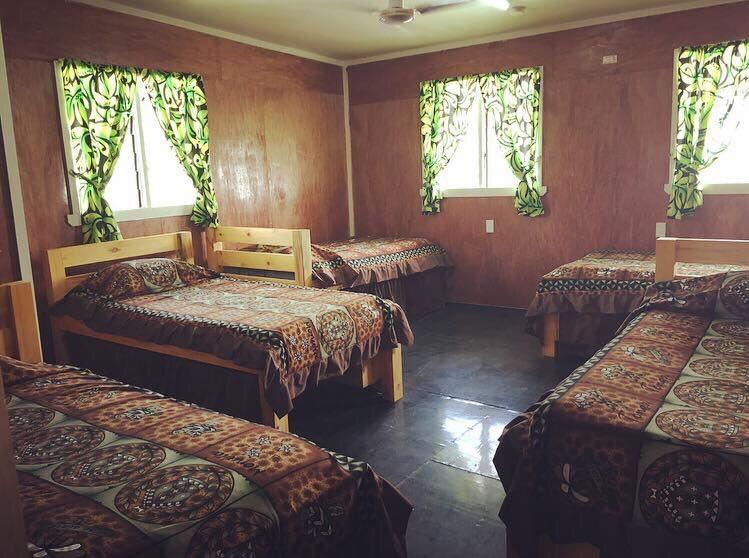 נוקואלופה The Village Backpackers מראה חיצוני תמונה
